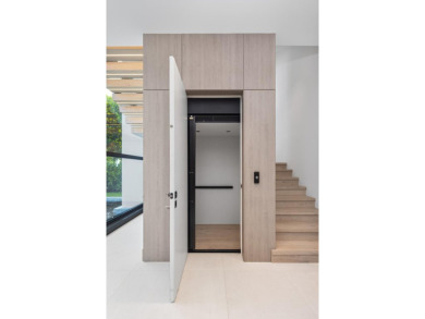 Brilliantly staged in Boca Raton's prestigious Golden Harbour