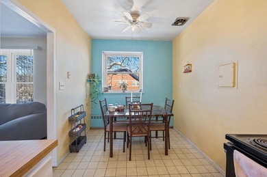 Upper level Condo 2 good size bedrooms in Park Ridge. 1 and half