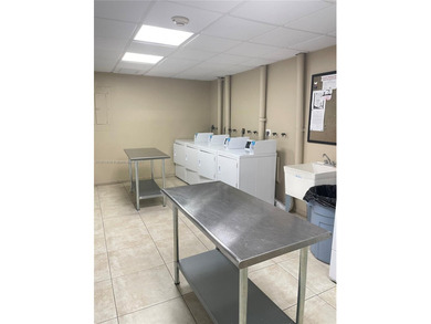 Charming 1-Bedroom Condo in Fort Lauderdale
Discover this cozy