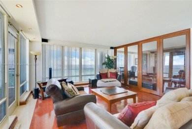 2BR/2BA at prestigious Point of Americas I is updated and