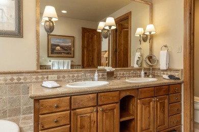 Hassle-free vacation home: Stunning mountain vistas greet you