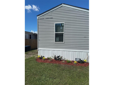 Exceptional 2 Bed, 1 bath home in Zephyrhills with NO HOA!!  NO