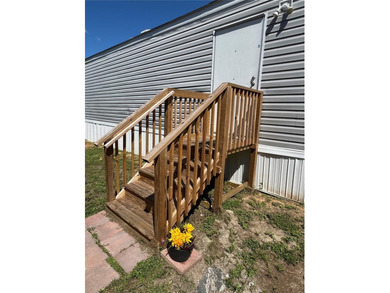 Exceptional 2 Bed, 1 bath home in Zephyrhills with NO HOA!!  NO