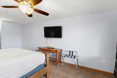 Northern Bay Condo on the shores of Castle Rock Lake. This