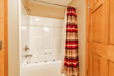 Northern Bay Condo on the shores of Castle Rock Lake. This