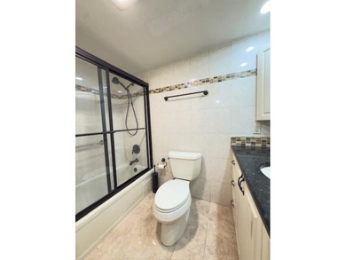 Wonderful unit in exceptional well maintained building. Roof