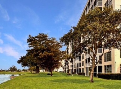 Wonderful unit in exceptional well maintained building. Roof