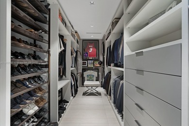 Residence 3402 is the embodiment of exuberant but private living