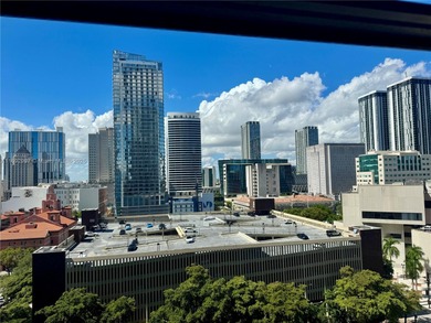 INVESTORS!! Excellent immediate cash-flow opportunity. Beautiful