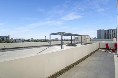 An exceptional residence in the heart of Downtown Miami, this