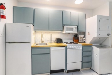 Beautiful 1-bedroom, 1.5-bathroom TURNKEY condo in La Mirage