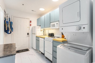 Beautiful 1-bedroom, 1.5-bathroom TURNKEY condo in La Mirage