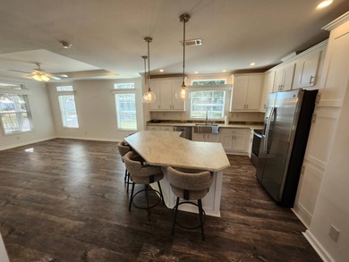 55+/3BD2BA/1404SQ/LIKE NEW/OCCUPIED LESS THAN 2 YRS./TURN KEY!