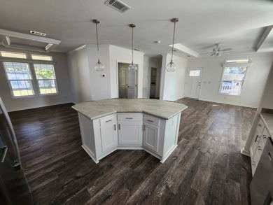 55+/3BD2BA/1404SQ/LIKE NEW/OCCUPIED LESS THAN 2 YRS./TURN KEY!