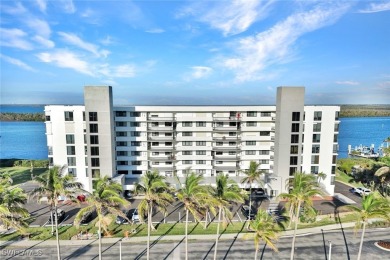 This turnkey 2 bed/2 bath unit is located on the 3th floor at
