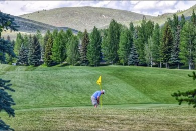 This Summit Condo offers a fantastic opportunity in the heart of