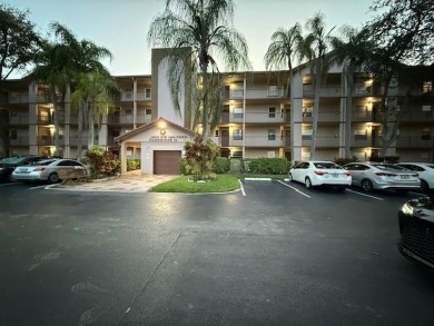 ********BEAUTIFUL TOP-FLOOR 2-BEDROOM, 2-BATH CONDO
BRIGHT AND