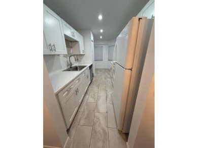 ********BEAUTIFUL TOP-FLOOR 2-BEDROOM, 2-BATH CONDO
BRIGHT AND