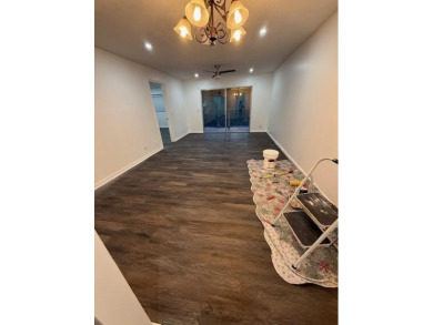 ********BEAUTIFUL TOP-FLOOR 2-BEDROOM, 2-BATH CONDO
BRIGHT AND