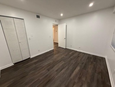 ********BEAUTIFUL TOP-FLOOR 2-BEDROOM, 2-BATH CONDO
BRIGHT AND