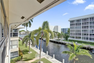 Completely open & very spacious 2 Bed, 2 Bath Waterfront condo