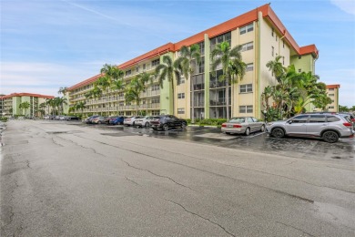This Cross Fox Condominium unit is a tropical oasis in Fort