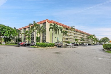 This Cross Fox Condominium unit is a tropical oasis in Fort