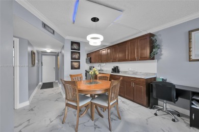 This Cross Fox Condominium unit is a tropical oasis in Fort