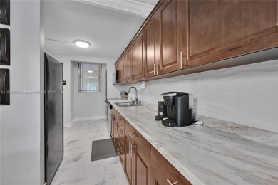 This Cross Fox Condominium unit is a tropical oasis in Fort