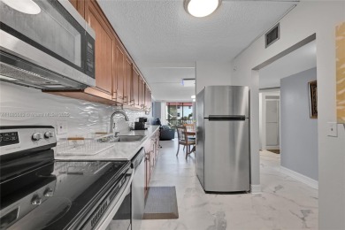 This Cross Fox Condominium unit is a tropical oasis in Fort