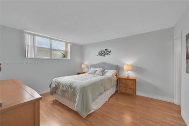 This Cross Fox Condominium unit is a tropical oasis in Fort