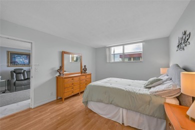 This Cross Fox Condominium unit is a tropical oasis in Fort