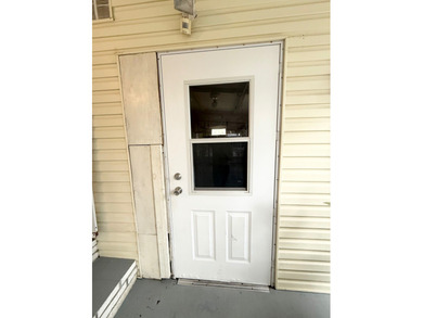 VERY CLEAN, WELL-MAINTAINED & MOVE IN READY!!! Located in a very