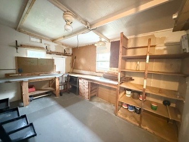 VERY CLEAN, WELL-MAINTAINED & MOVE IN READY!!! Located in a very