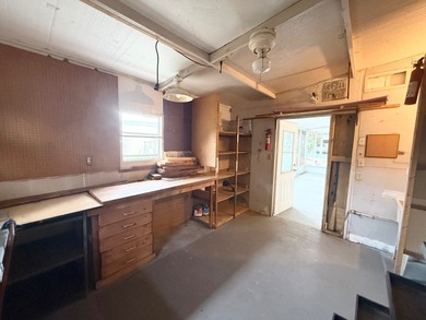 VERY CLEAN, WELL-MAINTAINED & MOVE IN READY!!! Located in a very