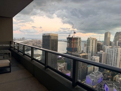 Best Priced 2 bdrm/2 bath Lower Penthouse Unit with Upgraded