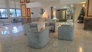 Beautiful, spacious condo ideally located near the beach, top