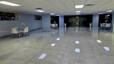 Beautiful, spacious condo ideally located near the beach, top