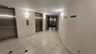 Beautiful, spacious condo ideally located near the beach, top