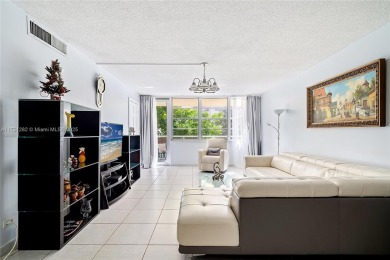 Beautifully renovated 2 bedrooms 1.5 bathroom unit in the heart