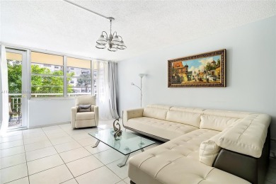 Beautifully renovated 2 bedrooms 1.5 bathroom unit in the heart