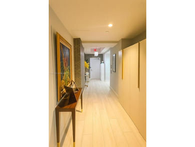 3/4 + fully enclosed den residence in PARAMOUNT MIAMI