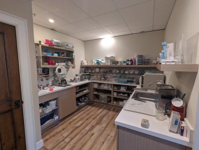 Professional office in the high quality 120 Building in downtown