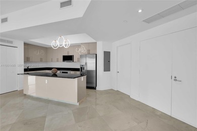 Spacious 2-bedroom, 2.5-bath residence in Aventura featuring a