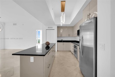 Spacious 2-bedroom, 2.5-bath residence in Aventura featuring a