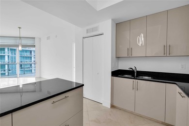 Spacious 2-bedroom, 2.5-bath residence in Aventura featuring a