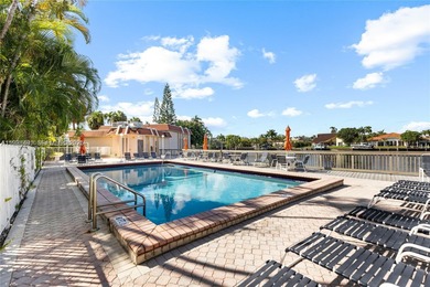 Large unit 1.100 sq ft one bedroom and 1.5 bathroom plus Den you