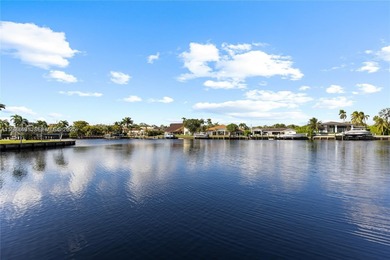 Large unit 1.100 sq ft one bedroom and 1.5 bathroom plus Den you