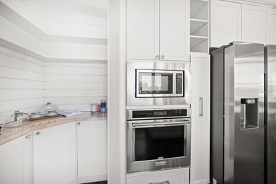 One or more photo(s) has been virtually staged. Experience