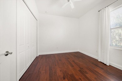 One or more photo(s) has been virtually staged. Experience